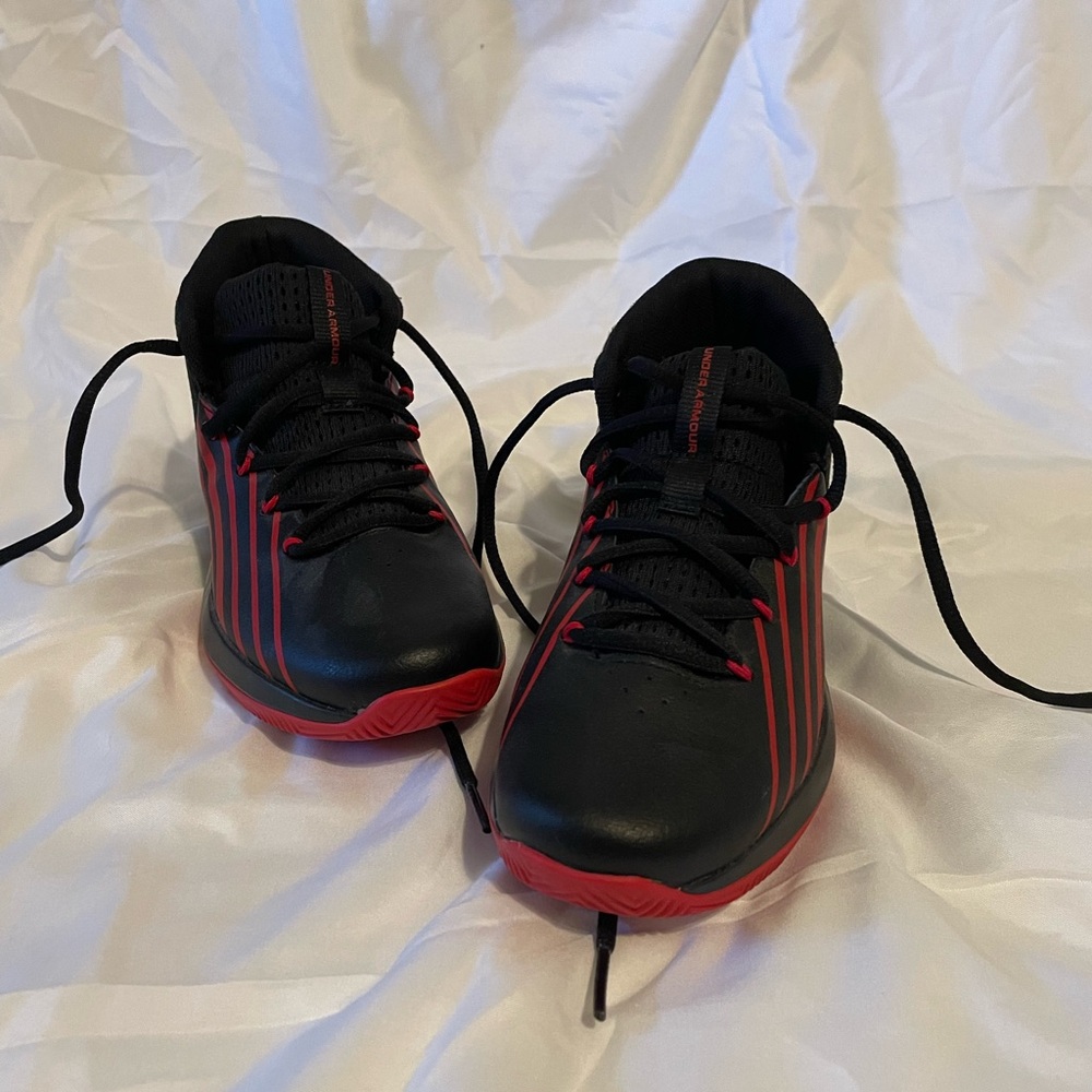 Under Armour Black and Red Basketball Shoes 

Free Shipping - Picture 2 of 6